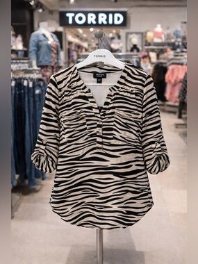 Torrid Harper Zebra Print Blouse Roll Tab Sleeve Size 1